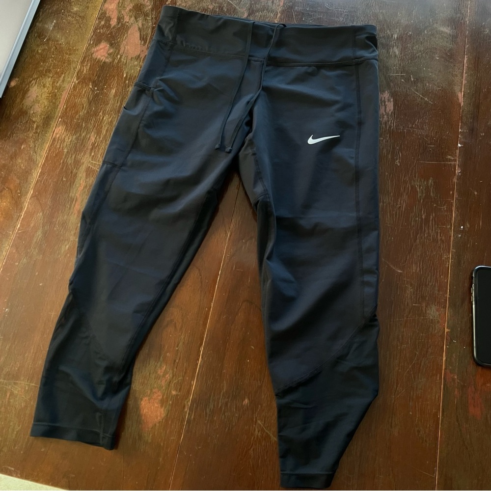Nike Running Leggings - Size L w/ right leg phone pocket